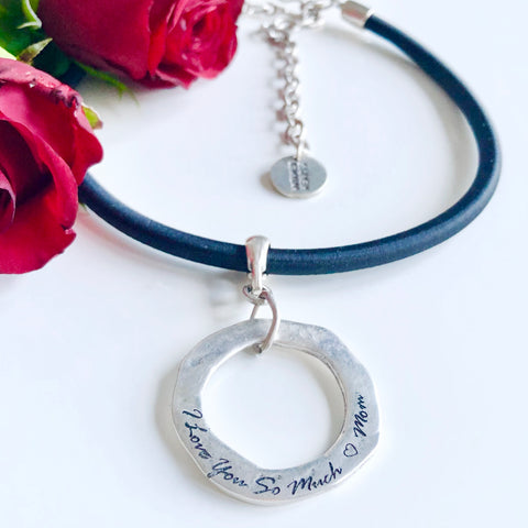 "Love You So Much Mom" Engraved Chocker Necklace ❤️